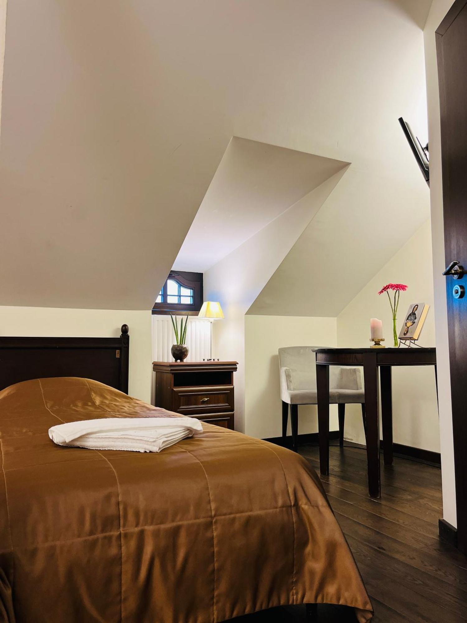 Hotel Monte Pacis In Pazaislis Kaunas Pokoj fotografie